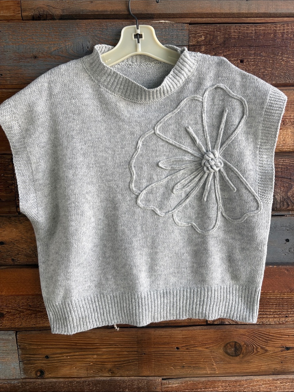 SHEIN Light Gray Floral Appliqué Sleeveless Crew Sweater